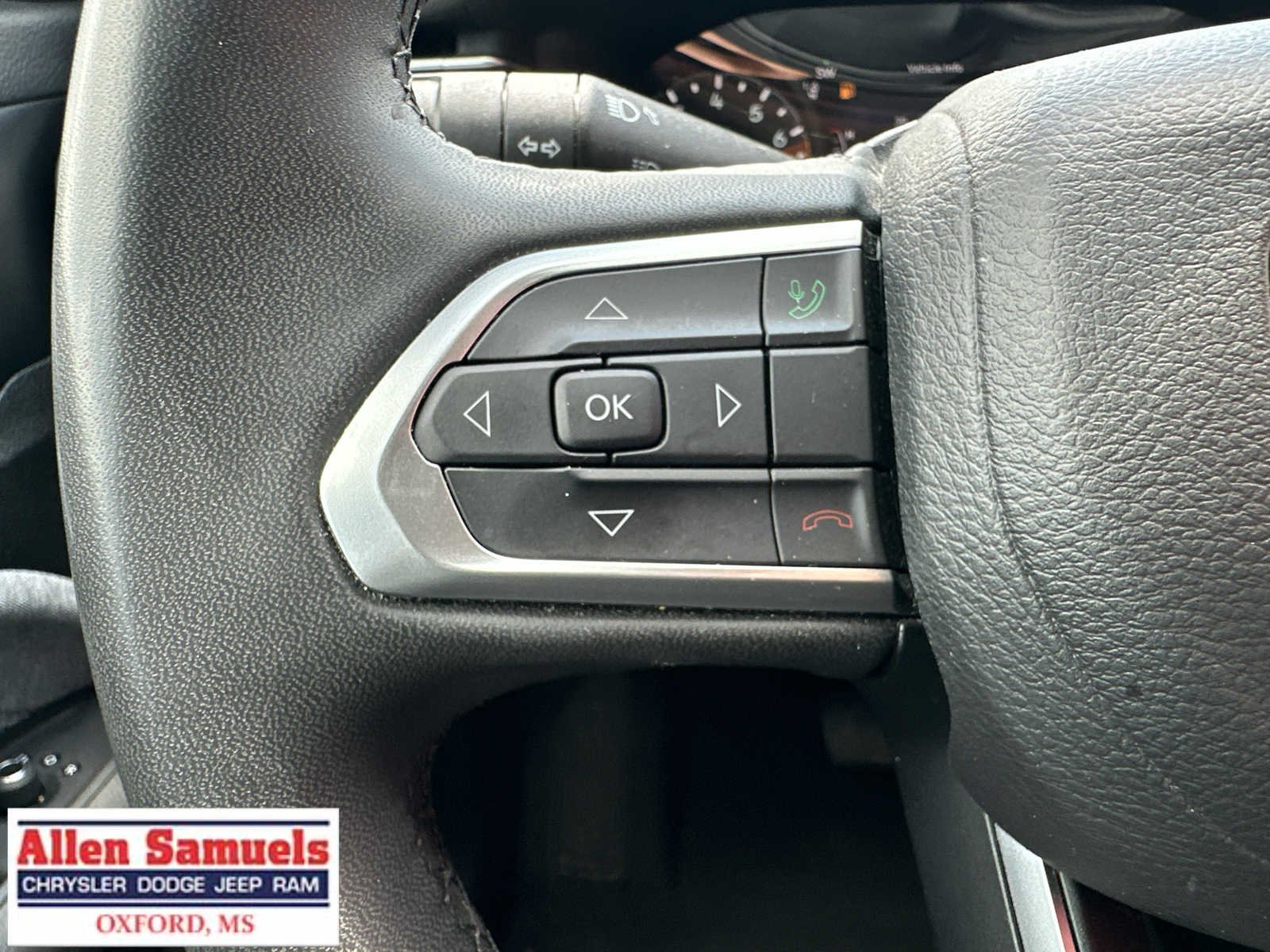 Used 2024 Sting-Gray Clearcoat Jeep Latitude image 19