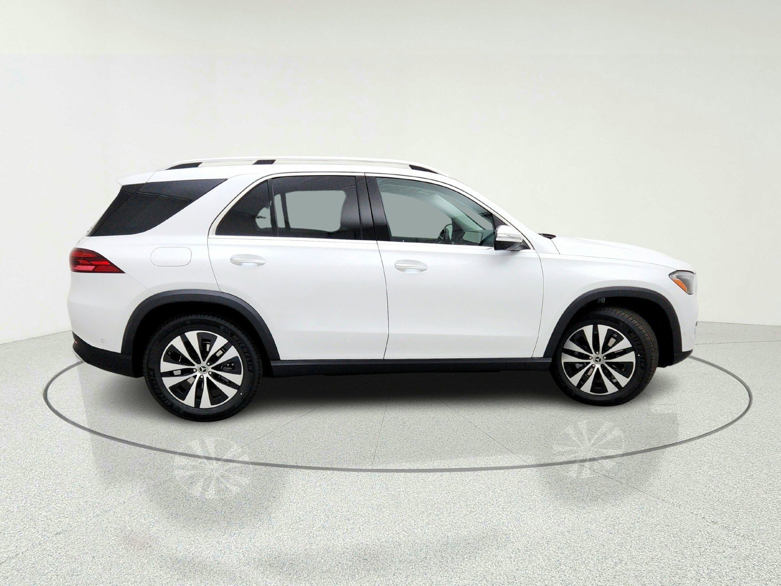 New 2026 MANUFAKTUR Moonlight White Metallic Mercedes-Benz GLE 350 4MATIC® SUV image 28