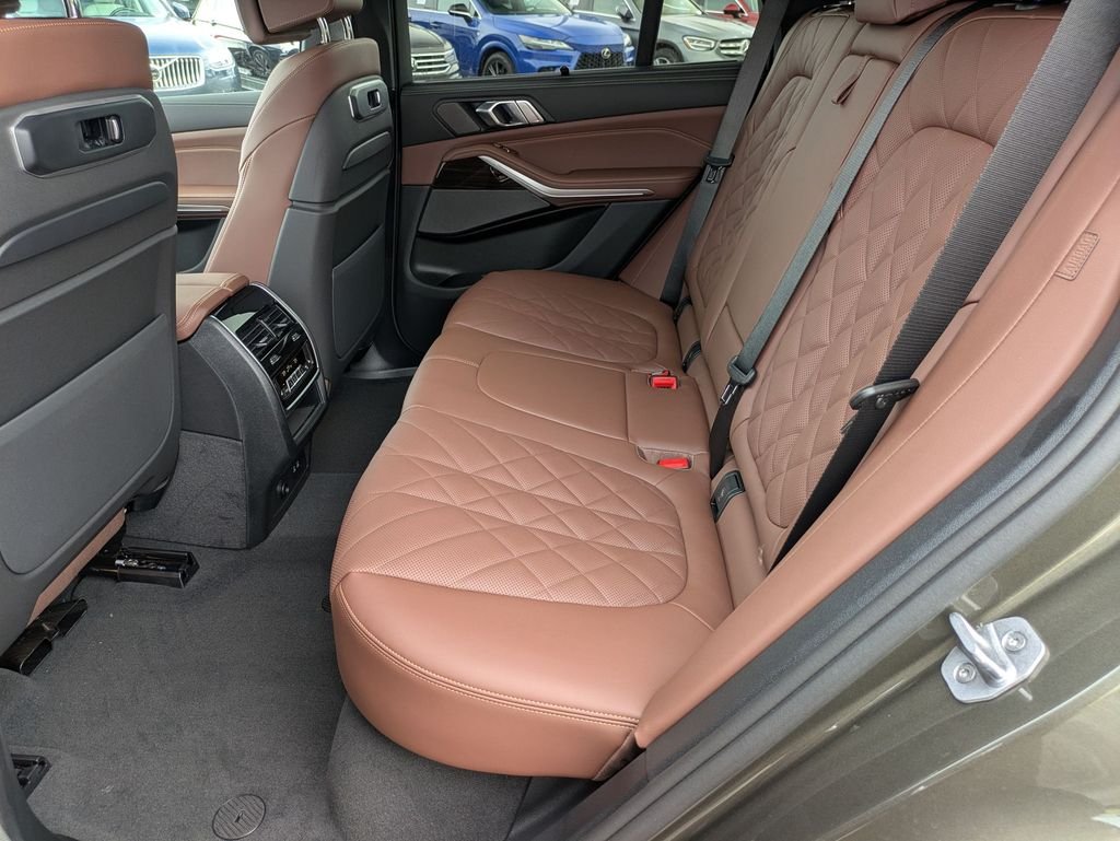 New 2026 Manhattan Green Metallic BMW xDrive40i image 21