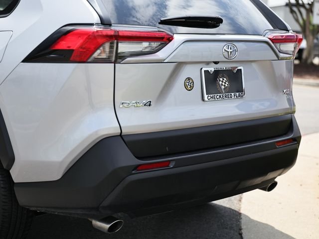 Used 2025 Silver Sky Metallic Toyota XLE image 9