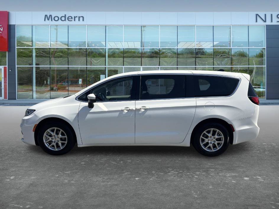 Used 2023 Bright White Clearcoat Chrysler Touring L image 8
