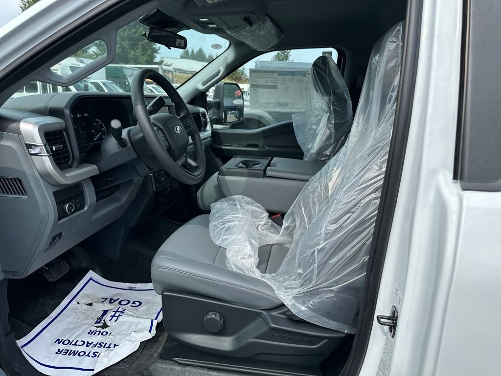 2025 Ford F-350 Super Duty Chassis Cab XL - Photo 9