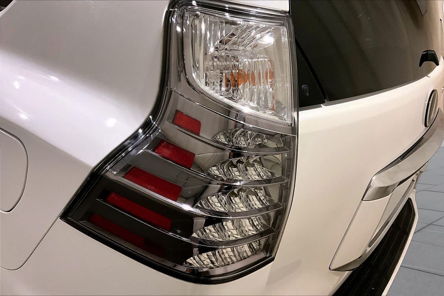 Used 2020 Starfire Pearl Lexus Premium image 27
