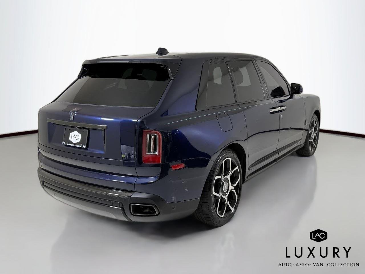Used 2022 Midnight Blue Rolls-Royce Black Badge | Executive Rear Seating | Rear Entertainment image 6