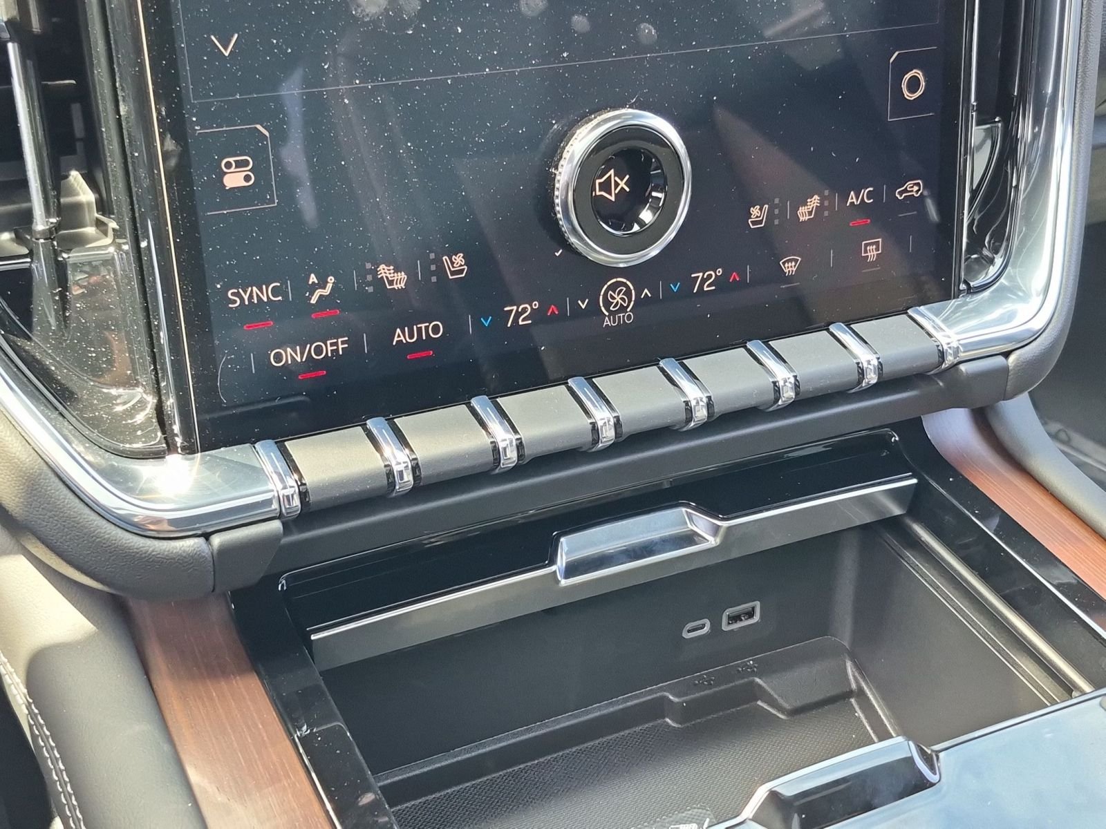 2026 GMC Yukon Denali - Photo 10