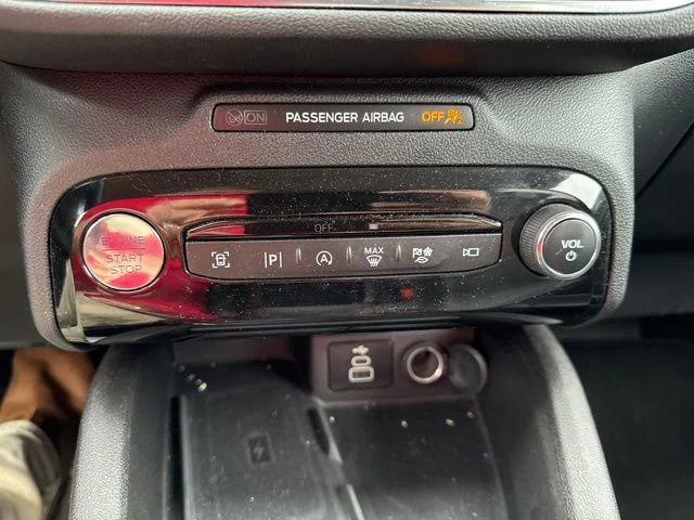 Used 2024  Ford Platinum image 41
