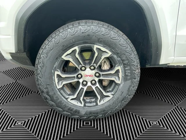 Used 2025 Summit White Gmc AT4 image 14