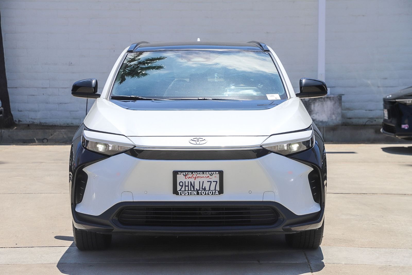 Used 2023 Beige Toyota XLE image 2