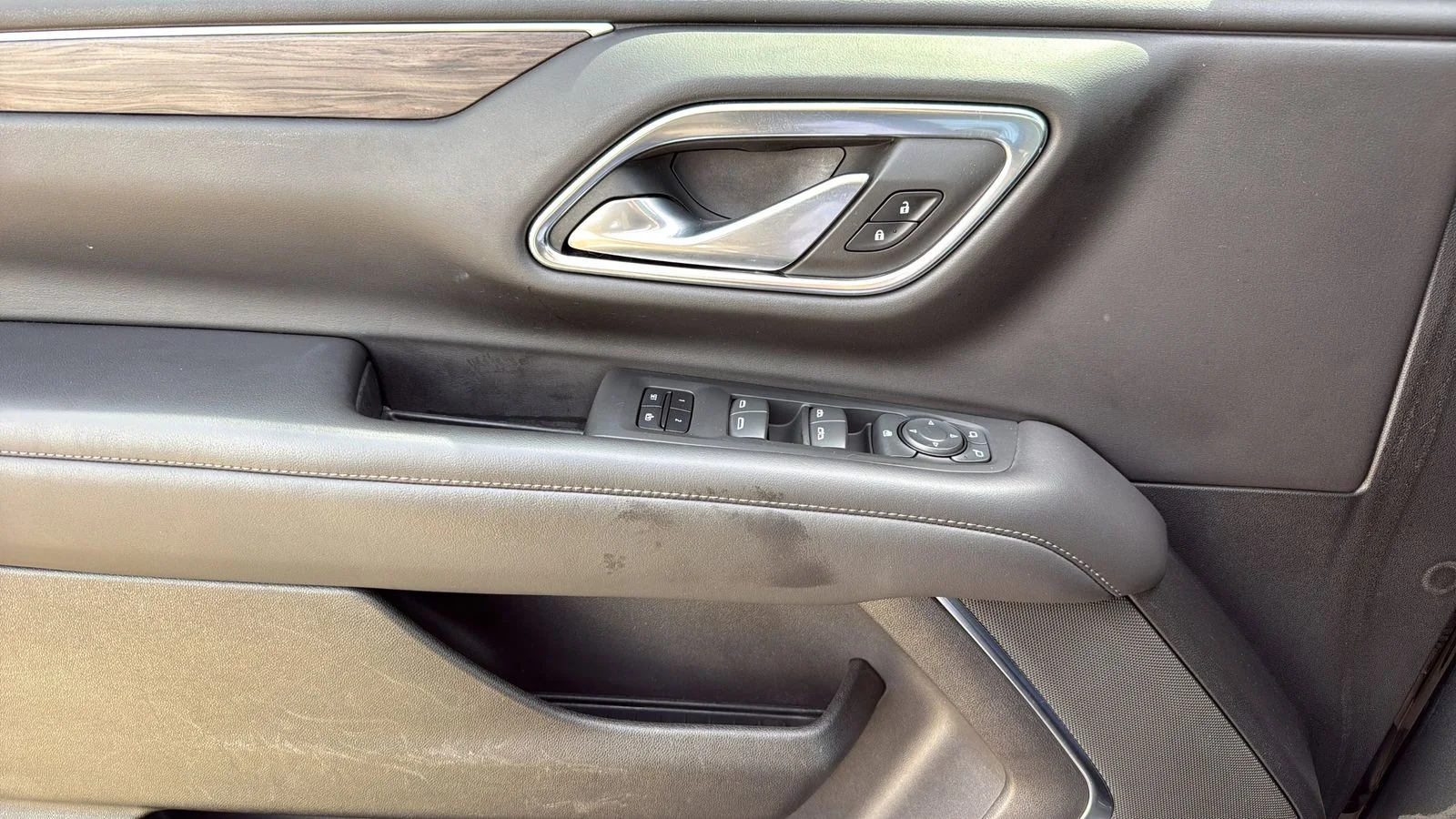 Used 2021 Gray Chevrolet Z71 image 11