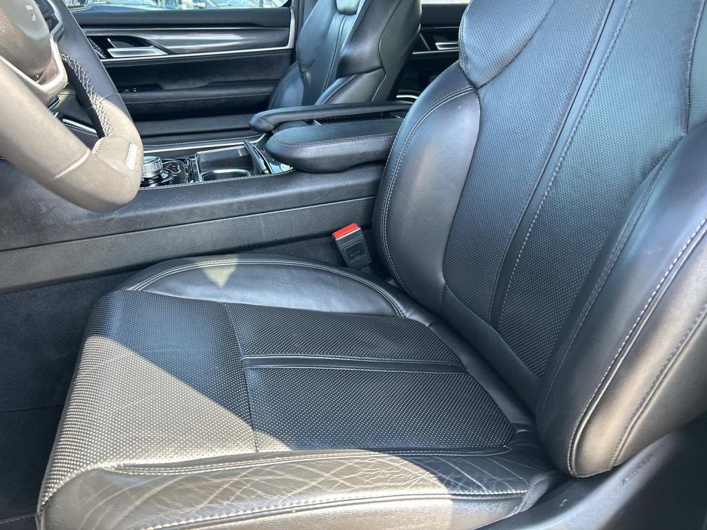 Used 2024 Silver Jeep Base image 30
