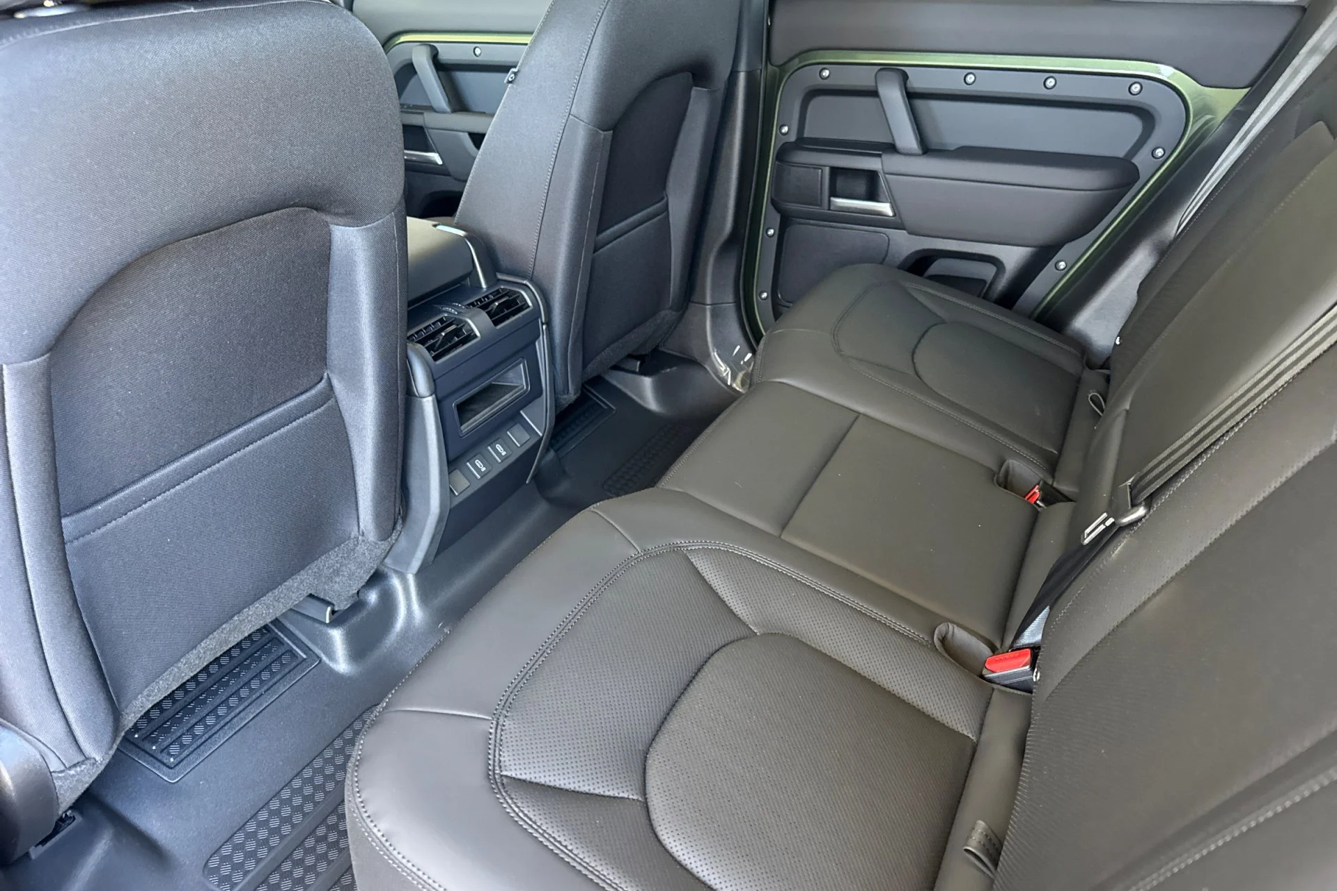 New 2026 Woolstone Green Land Rover S image 4