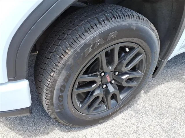 2024 GMC Sierra 1500 Elevation - Photo 11