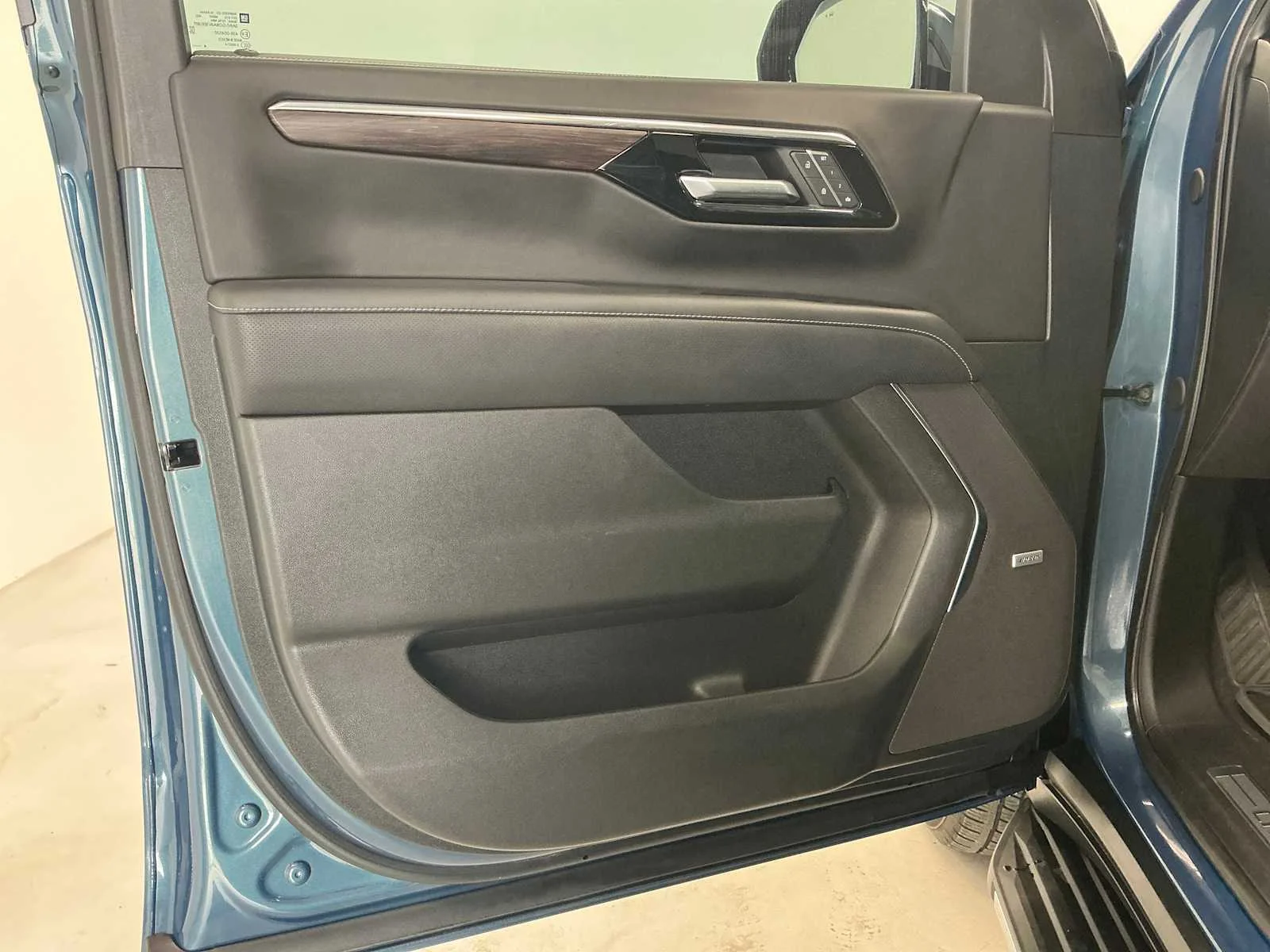 Used 2025 Lakeshore Blue Metallic Chevrolet Premier image 12
