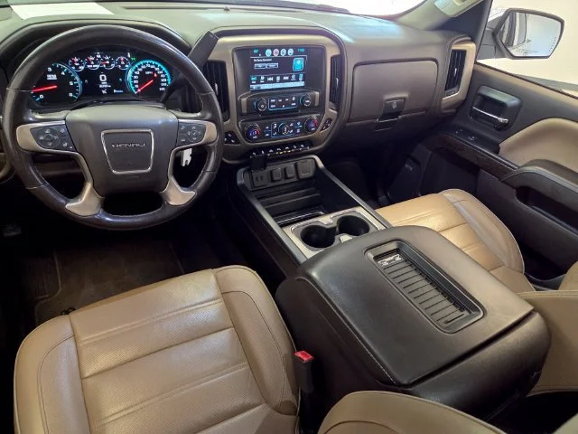 Used 2018 WHITE FROST TRICOAT GMC Denali image 15