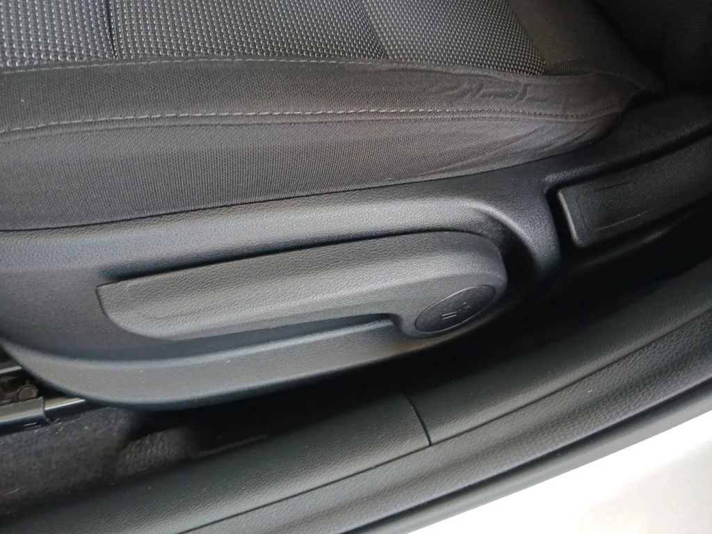 Used 2022 Silver Hyundai SEL image 30