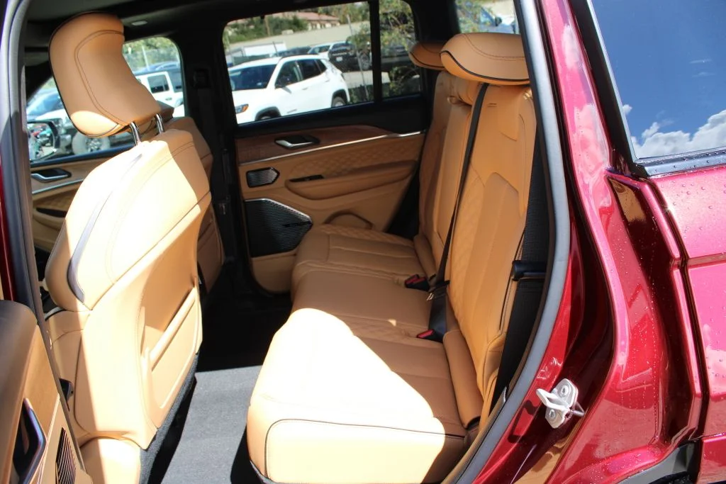 New 2026 Velvet Red Pearl-Coat Exterior Paint Jeep Summit image 18