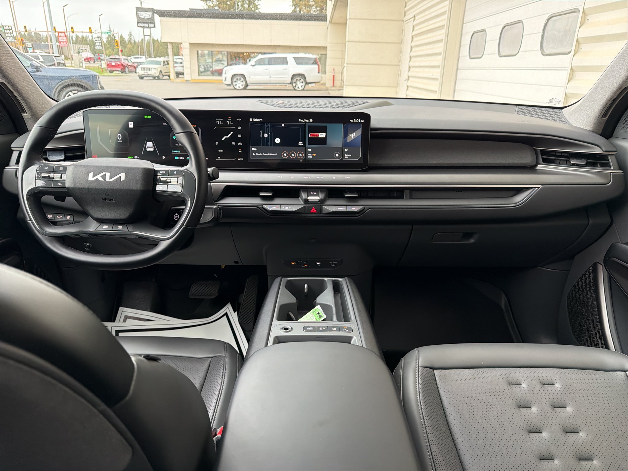 Certified Used 2024 Snow White Pearl Kia Wind image 18
