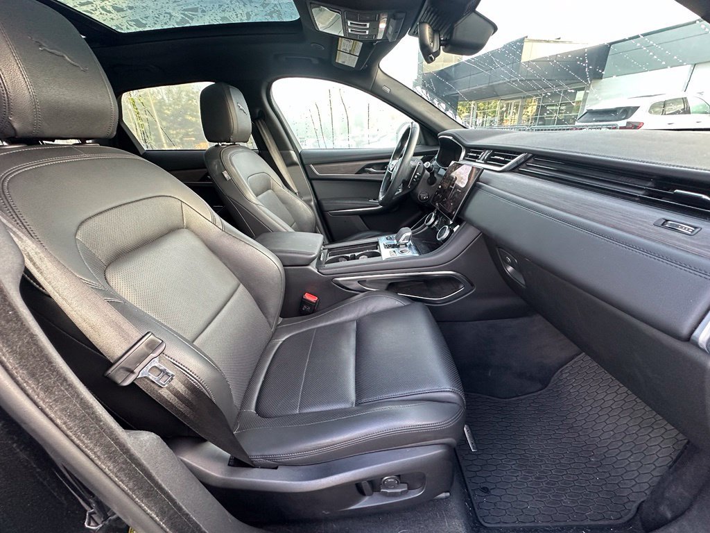 Used 2023  Jaguar P250 S image 7