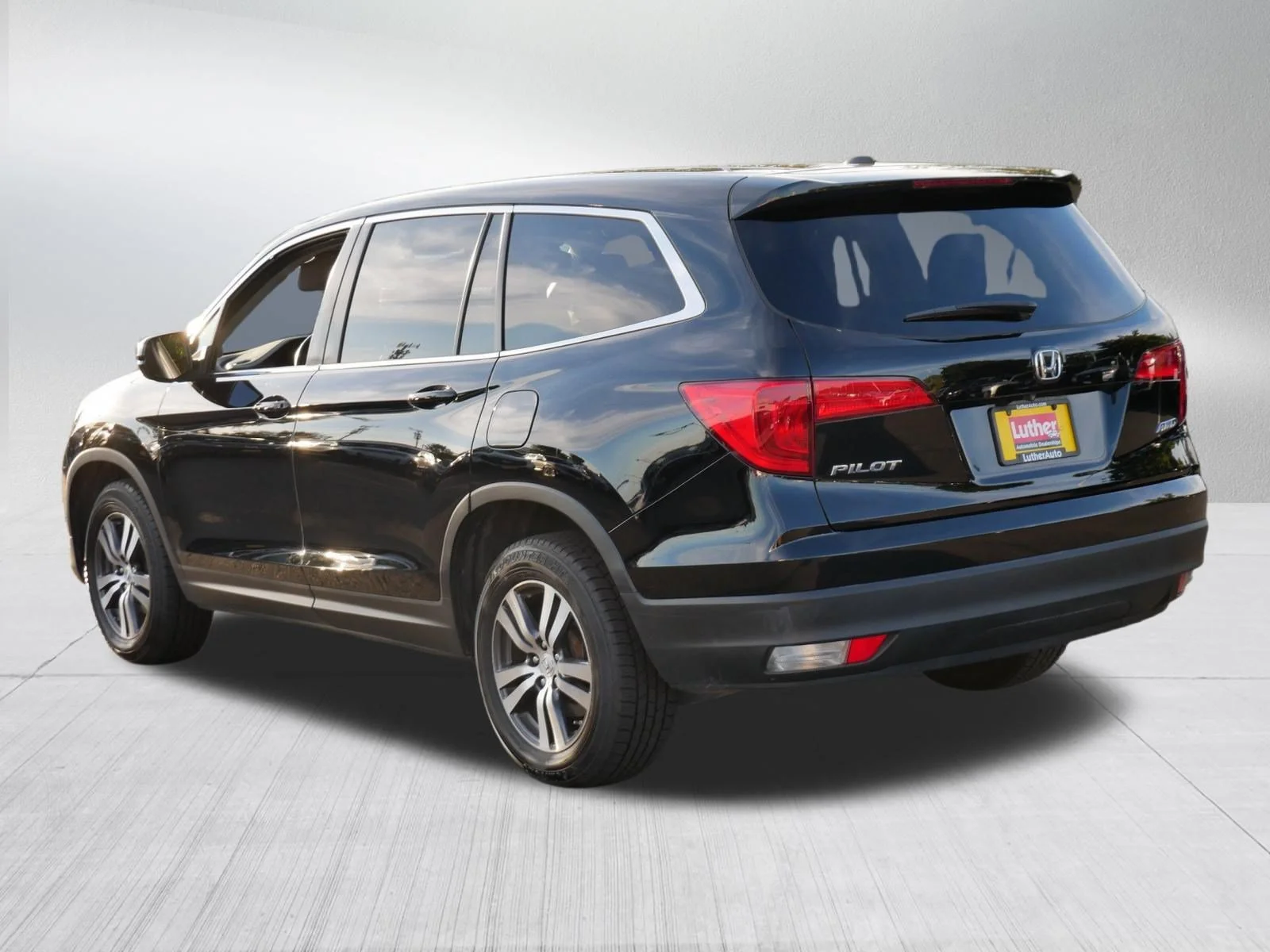 Used 2016 Crystal Black Pearl Honda EX-L image 5