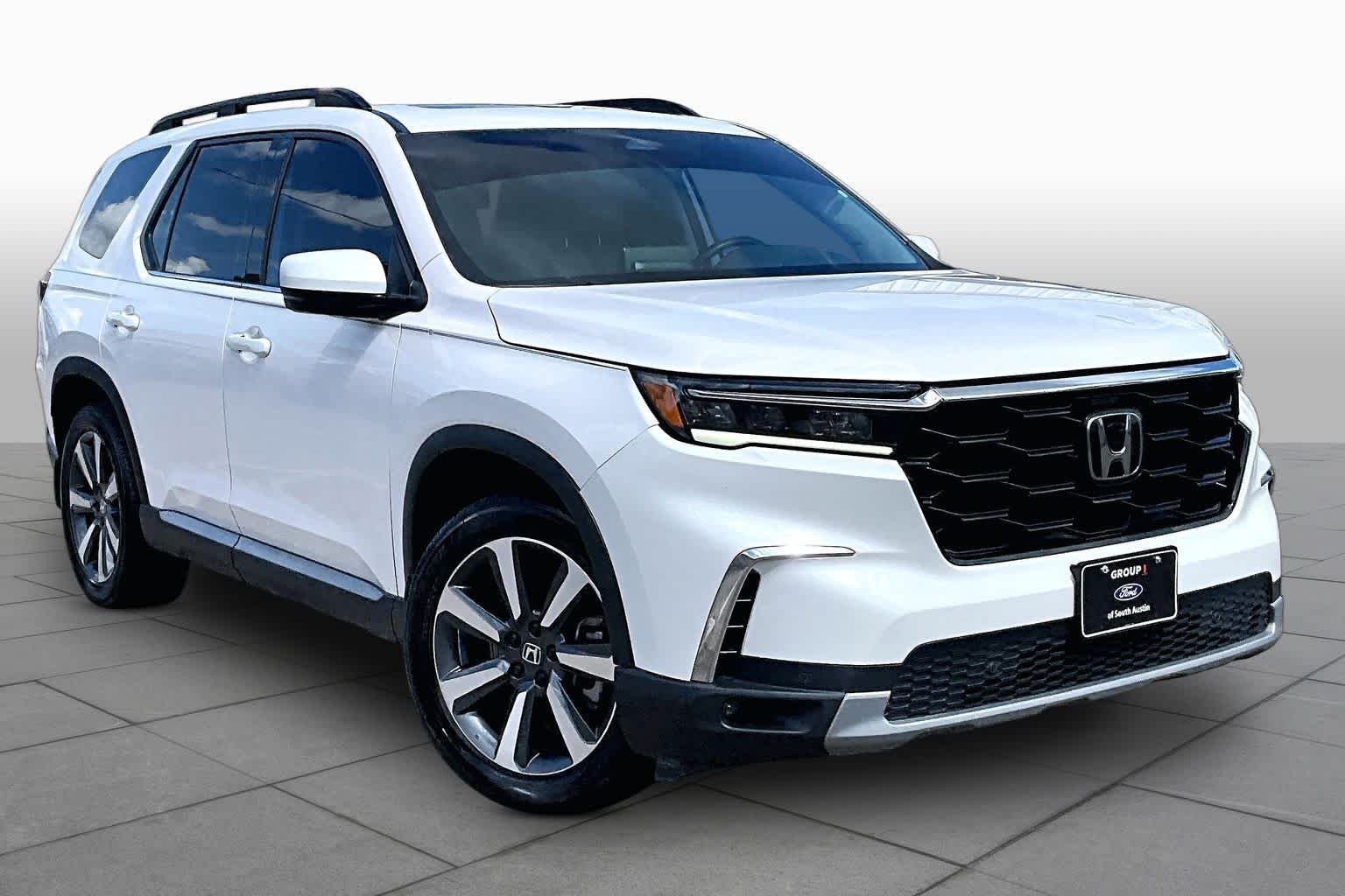 Used 2023 Platinum White Pearl Honda Touring image 3