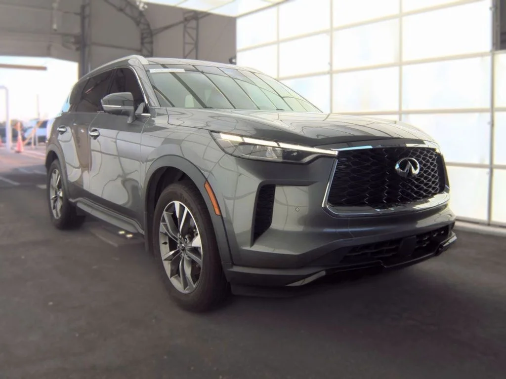 Used 2023 Gray INFINITI LUXE image 4