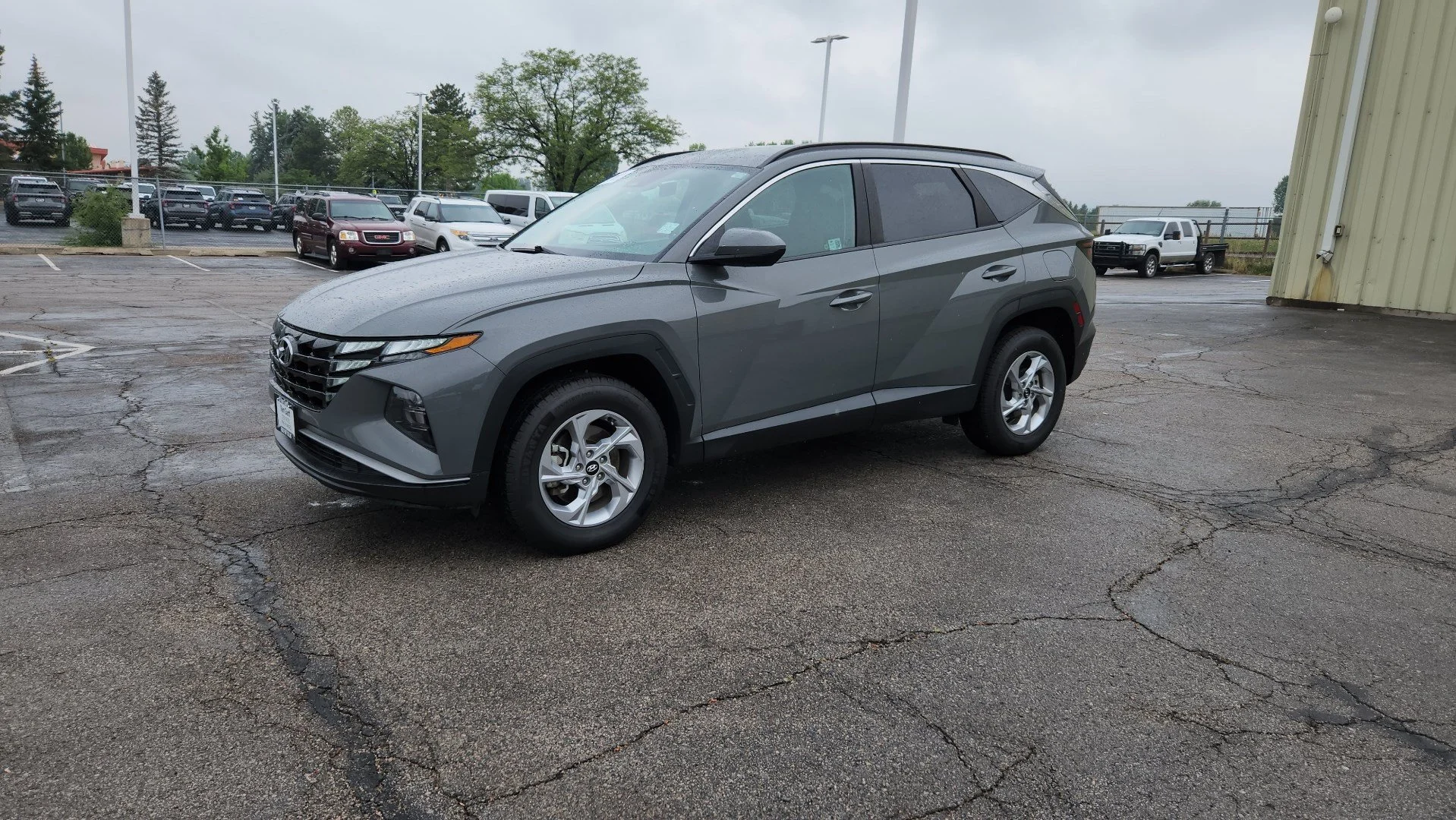Used 2024 Hampton Gray Hyundai SEL image 3