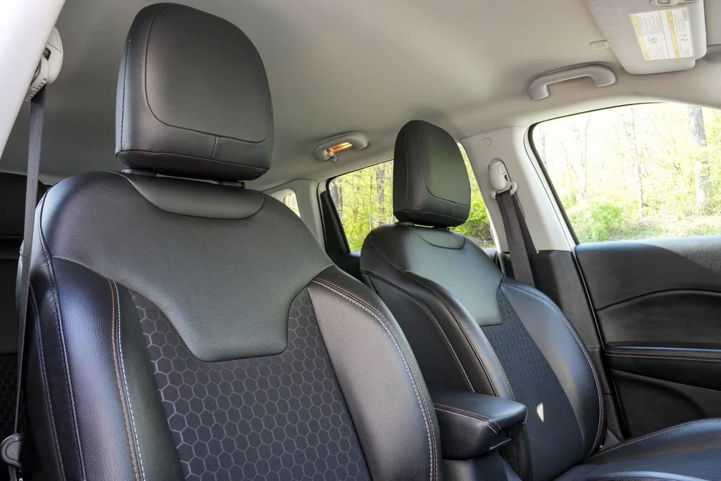 Used 2020 White Jeep Latitude image 45