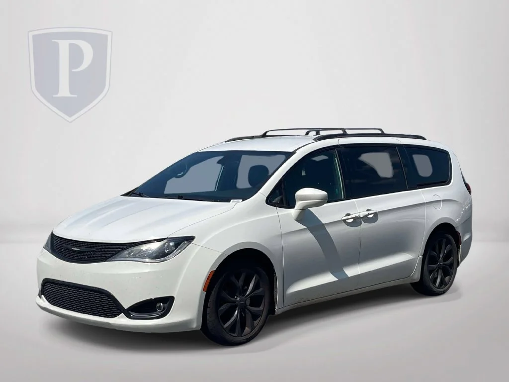 Used 2020 White Chrysler Touring L Plus image 3