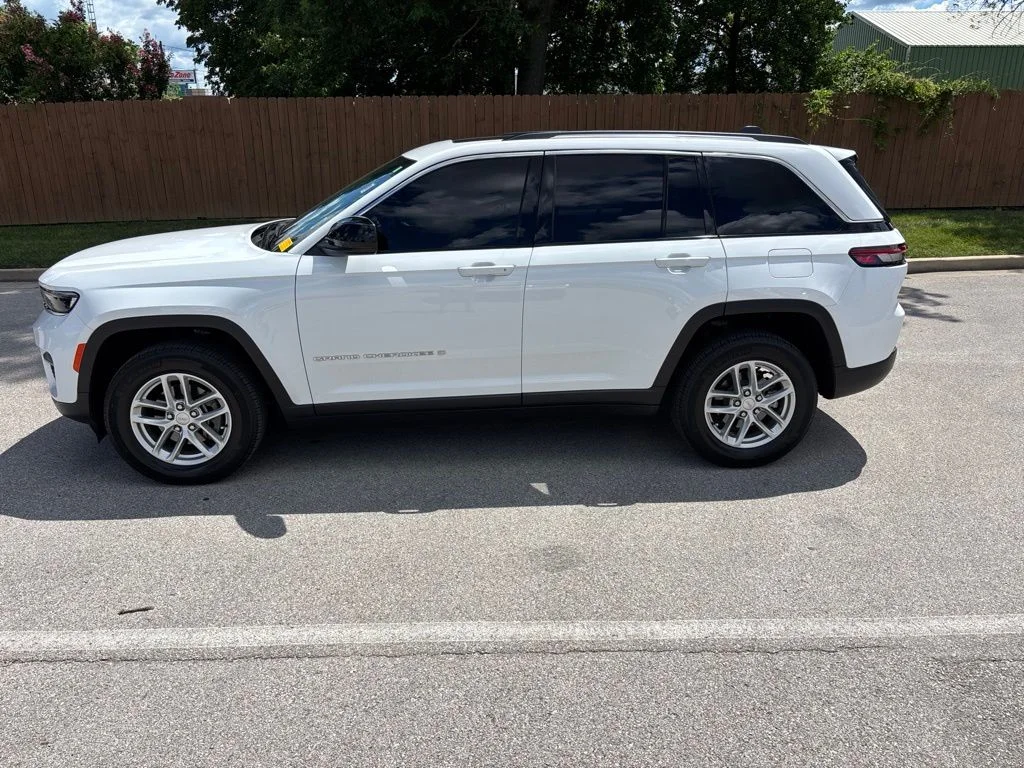 Used 2023 Bright White Clearcoat Jeep Laredo image 2