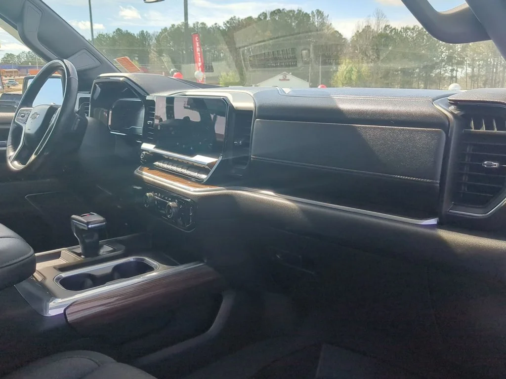 Used 2022 Summit White Chevrolet RST image 27