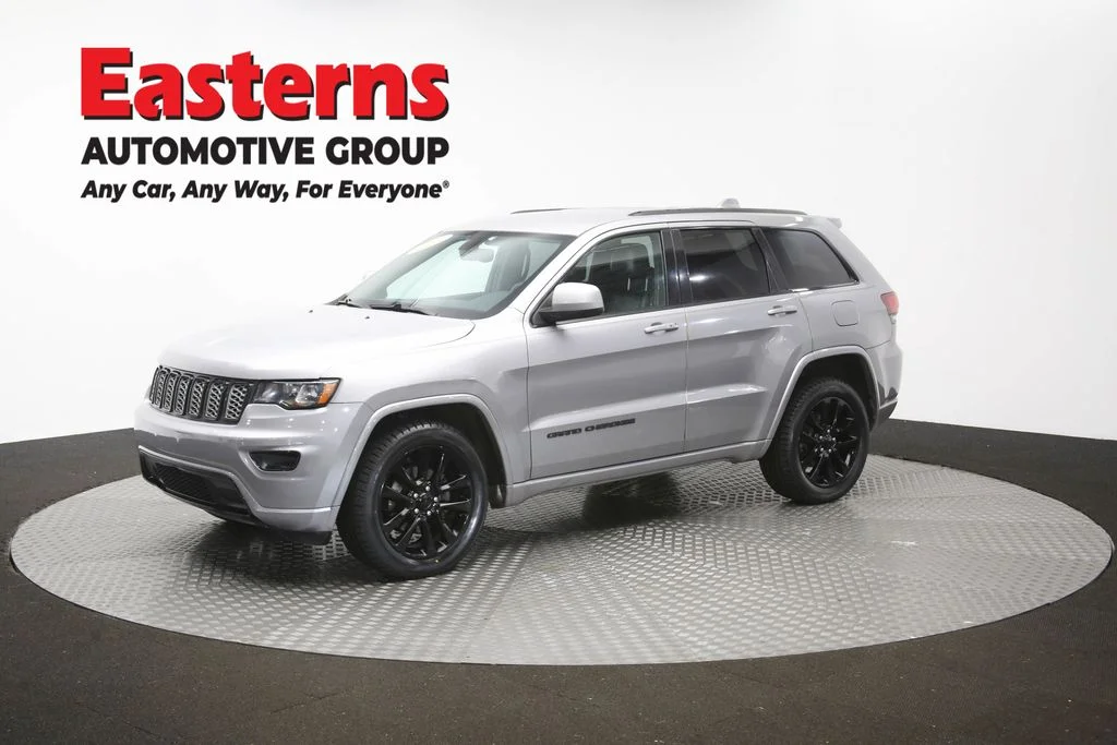 Used 2017 Silver Jeep Altitude image 56