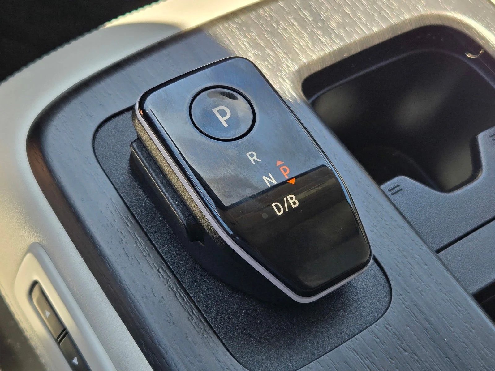 Used 2025 Deep Ocean Blue Pearl/Black Diamond Pearl Nissan ENGAGE image 29