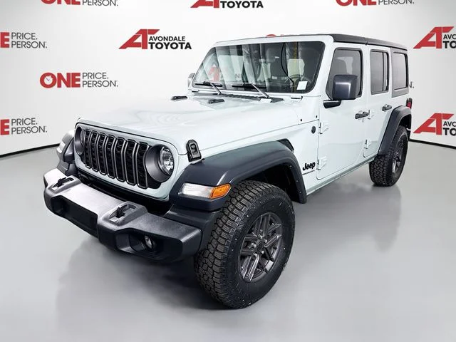 Used 2024  Jeep Sport S image 3