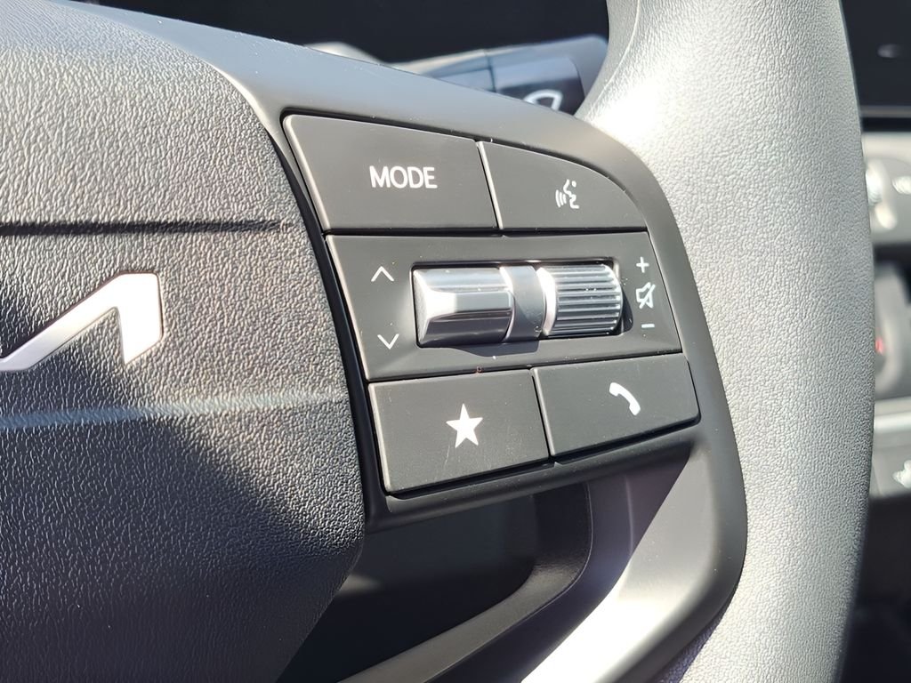 2025 Kia K4 LXS - Photo 24
