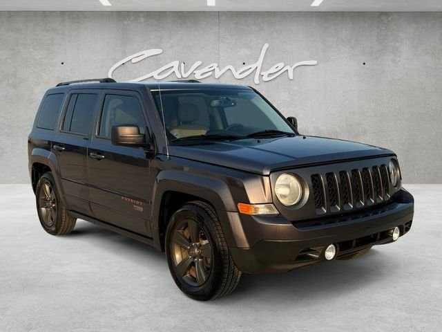 Used 2016 Granite Crystal Clearcoat Metallic Jeep Sport image 2
