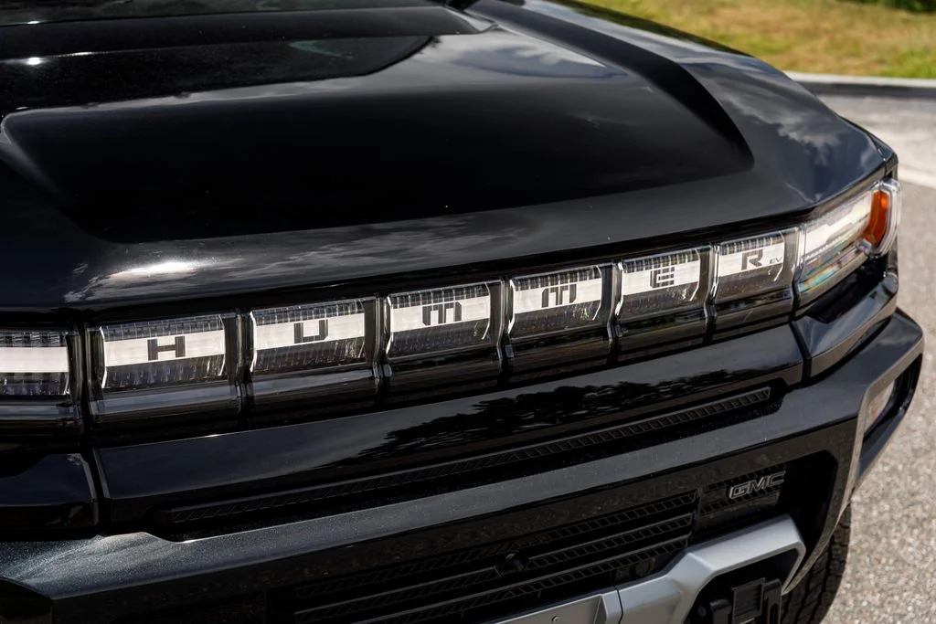Used 2025 Black GMC 2X image 39