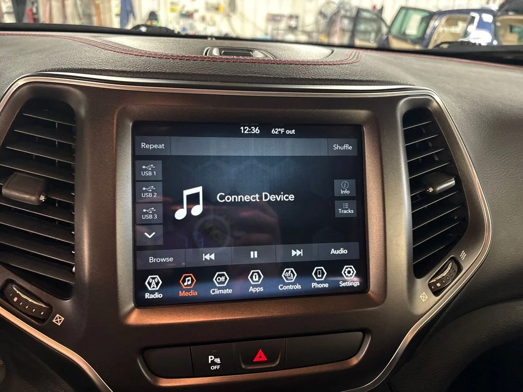 Used 2020 Black Jeep Trailhawk image 23