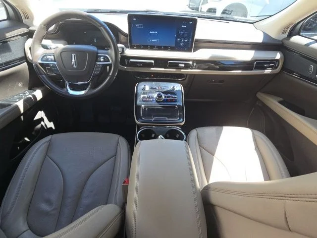Used 2022 White Lincoln Reserve image 13