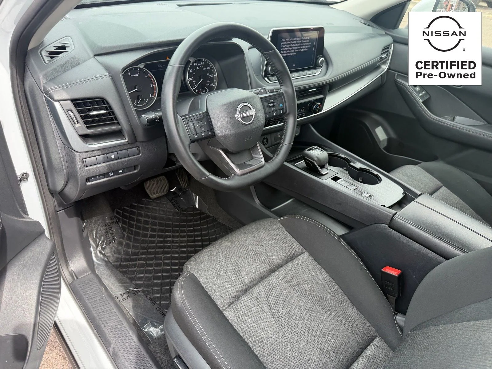 Used 2025 Everest White Pearl Nissan SV image 13