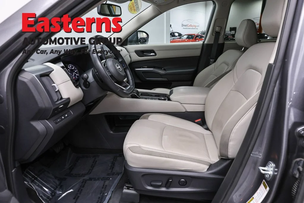Used 2022 Gray Nissan SL image 13