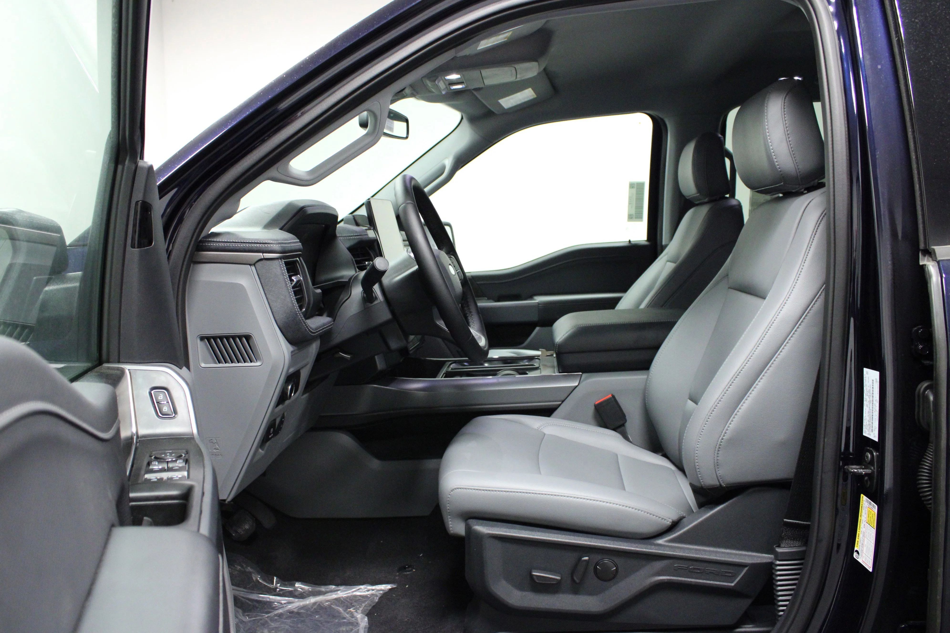 2025 Ford F-150 Lightning Flash - Photo 12