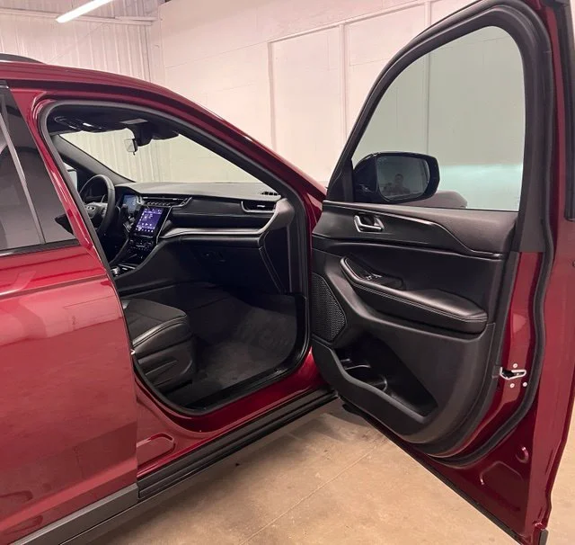 Used 2025 Red Jeep Altitude X image 17