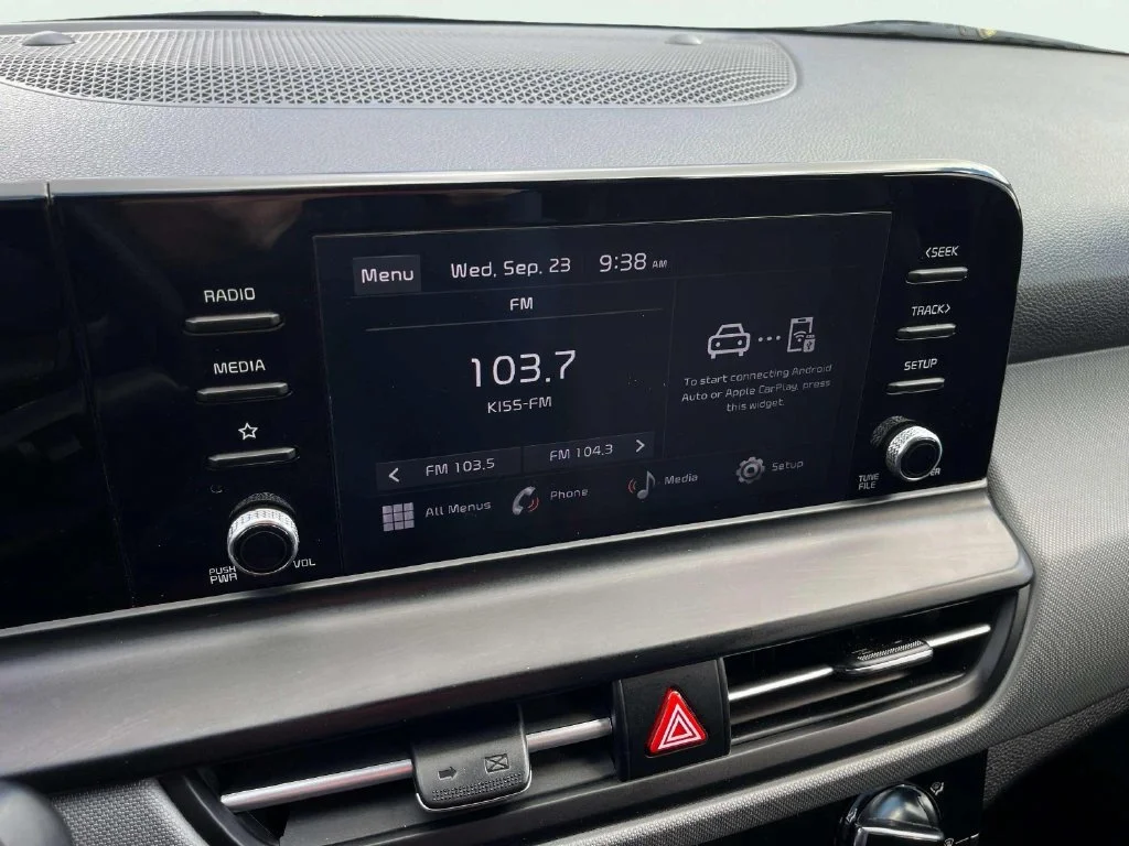 Used 2024 Snow White Pearl Kia LX image 11