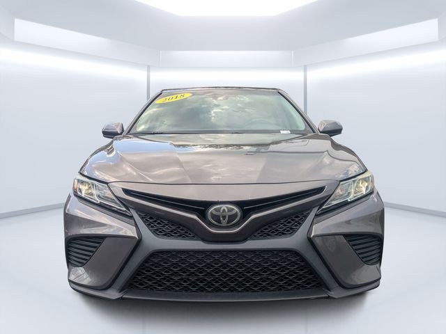 Used 2018 Gray Toyota SE image 8