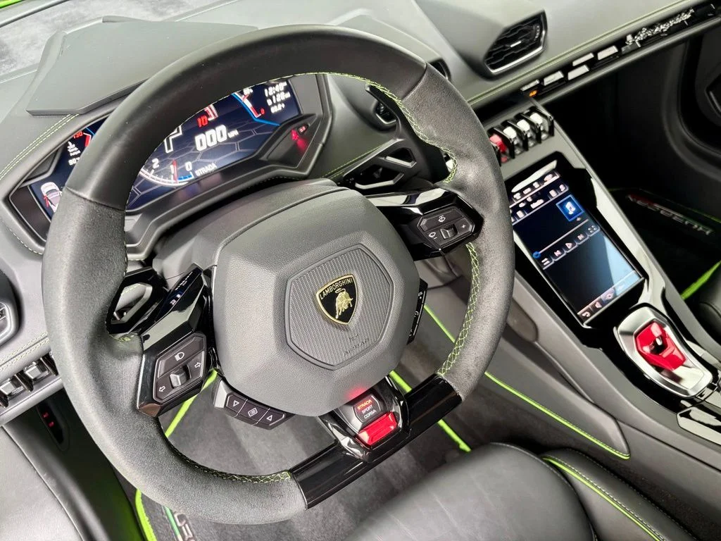 Used 2021 Verde Mantis Pearl Lamborghini  image 16