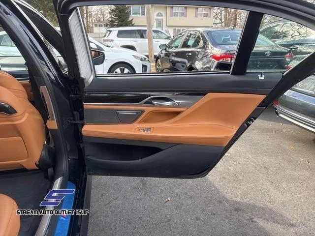 2022 BMW 7 Series 750i - Photo 21