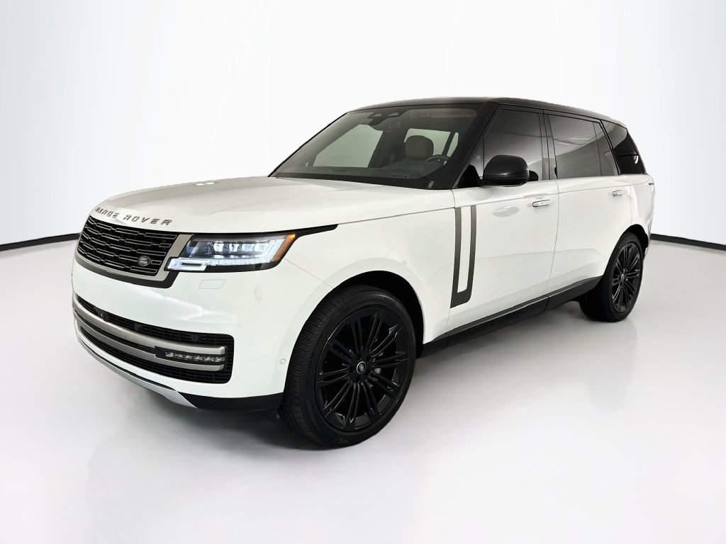 Used 2025 White Land Rover SE image 1