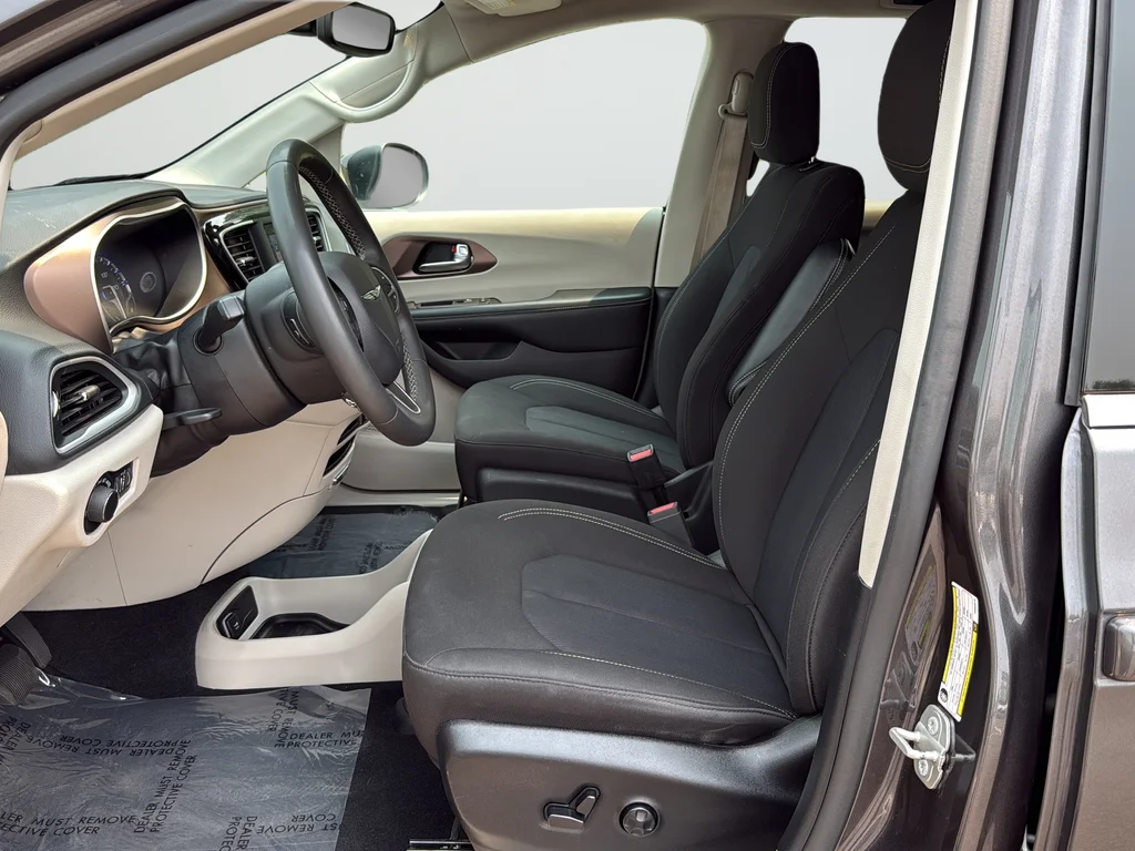 Used 2023 Gray Chrysler LX image 10