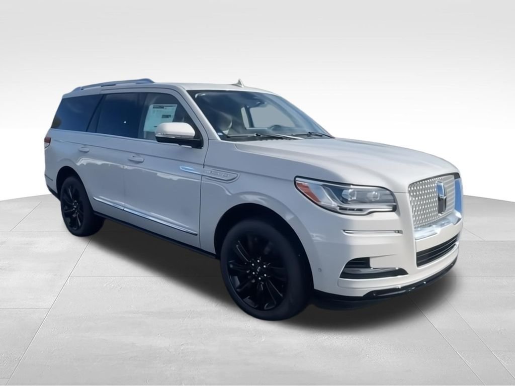 Used 2024 White Lincoln Reserve image 2