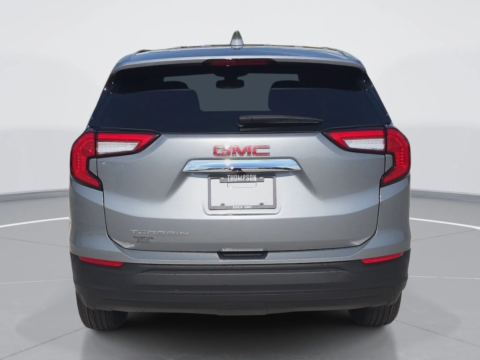 Used 2023 Sterling Metallic GMC SLE image 4